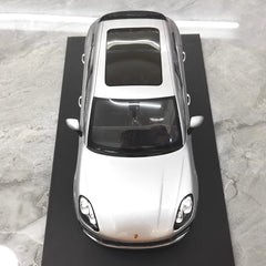 [Spark] 1:18 Porsche 2017 Macan Turbo Silver Model Car Resin