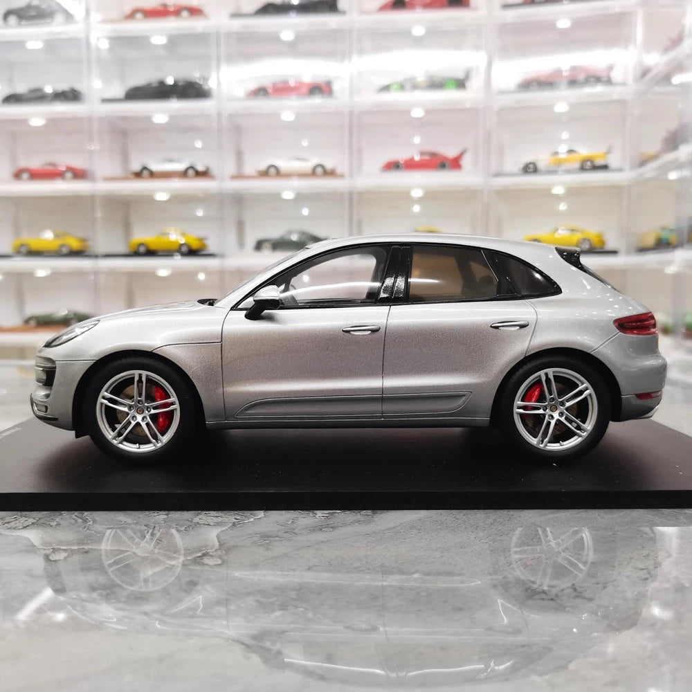 [Spark] 1:18 Porsche 2017 Macan Turbo Silver Model Car Resin