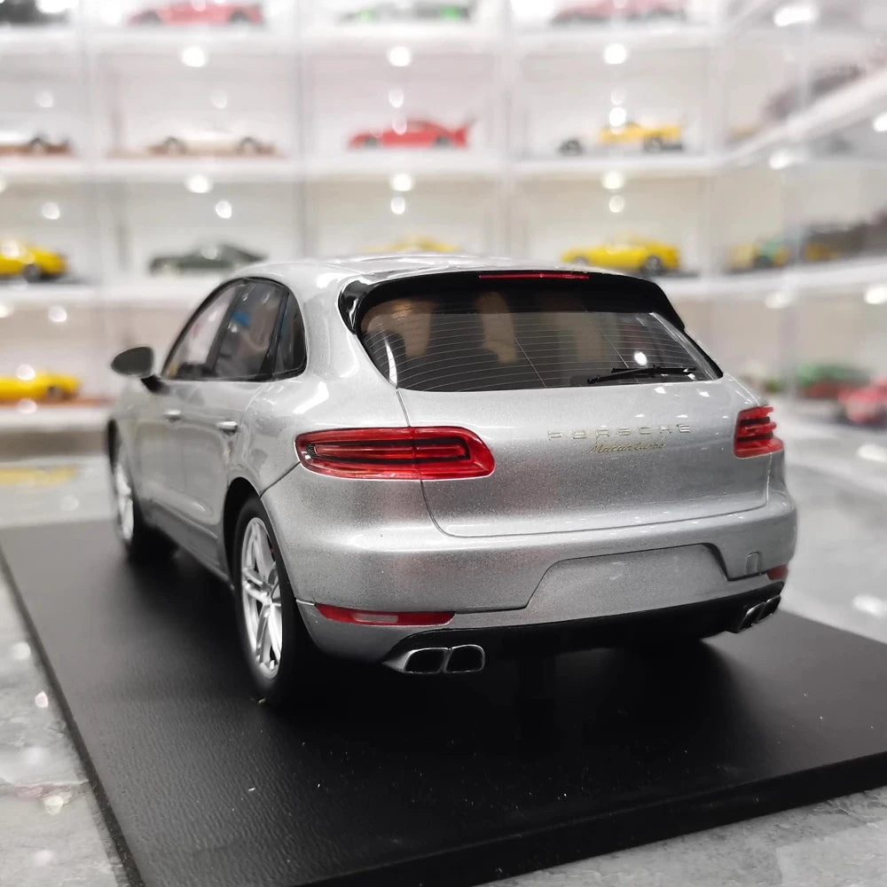 [Spark] 1:18 Porsche 2017 Macan Turbo Silver Model Car Resin