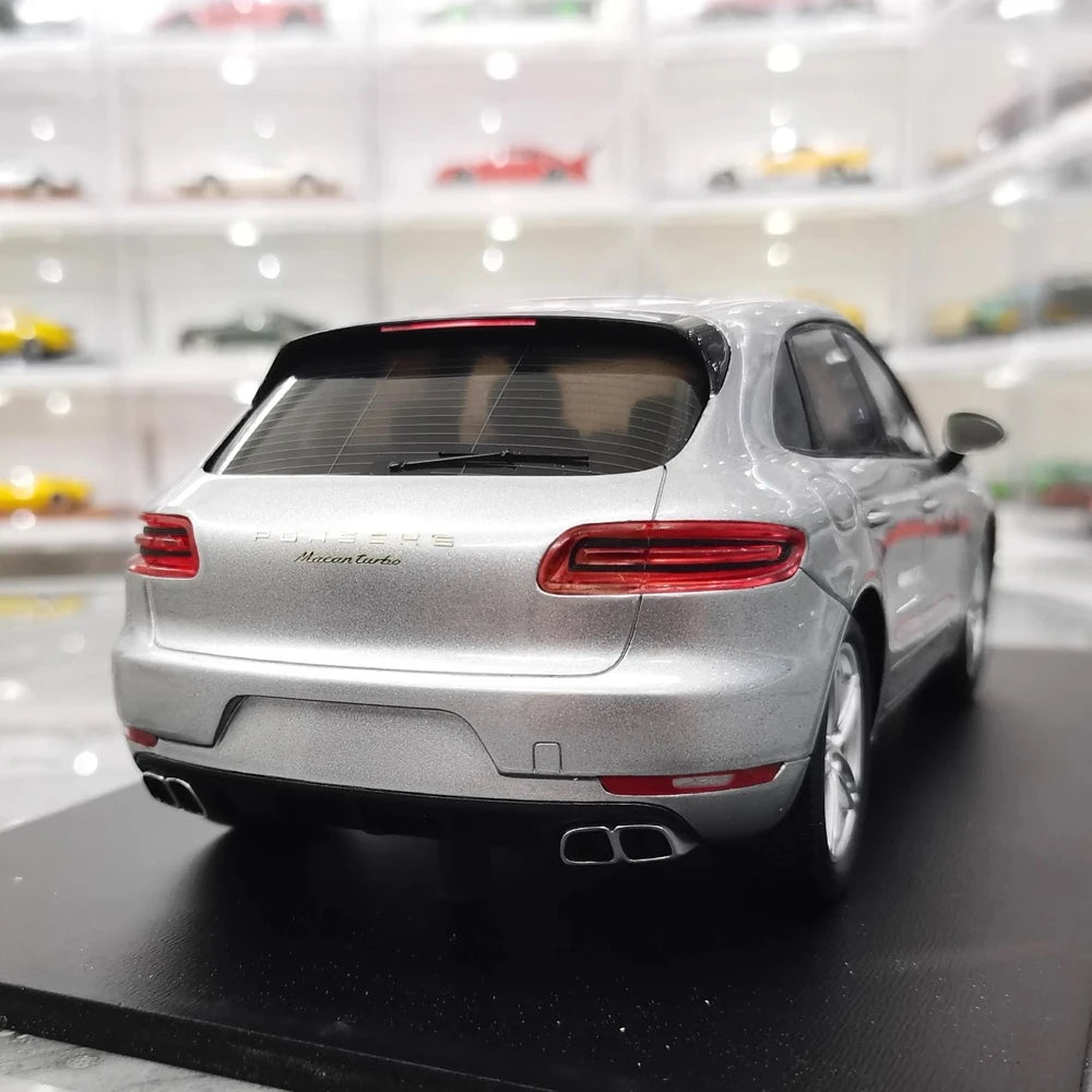 [Spark] 1:18 Porsche 2017 Macan Turbo Silver Model Car Resin