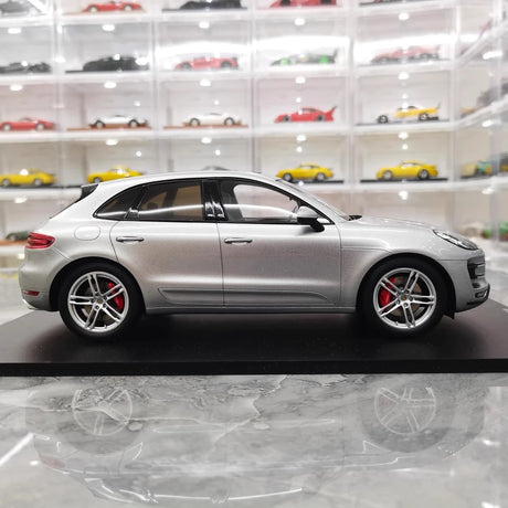 [Spark] 1:18 Porsche 2017 Macan Turbo Silver Model Car Resin