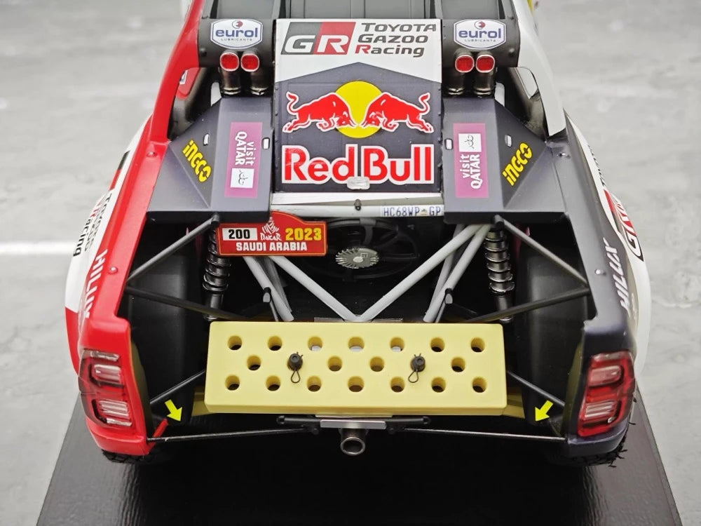 [Spark] 1:18 Toyota 2023 Hilux Dakar Rally Winner #200 Model Car Resin