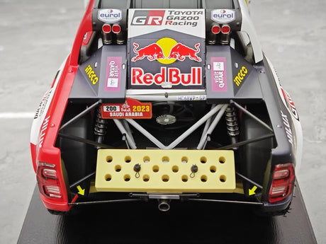 [Spark] 1:18 Toyota 2023 Hilux Dakar Rally Winner #200 Model Car Resin