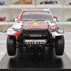 [Spark] 1:18 Toyota 2023 Hilux Dakar Rally Winner #200 Model Car Resin