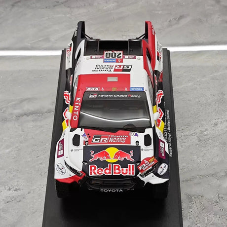 [Spark] 1:18 Toyota 2023 Hilux Dakar Rally Winner #200 Model Car Resin