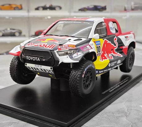 [Spark] 1:18 Toyota 2023 Hilux Dakar Rally Winner #200 Model Car Resin