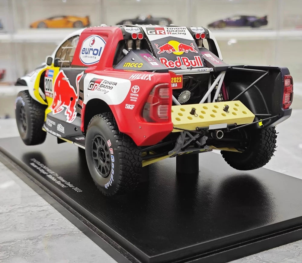 [Spark] 1:18 Toyota 2023 Hilux Dakar Rally Winner #200 Model Car Resin
