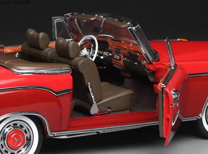 [SunStar] 1:18 Mercedes-Benz 1960 220 SE Cabriolet rouge voiture miniature Die-Cast