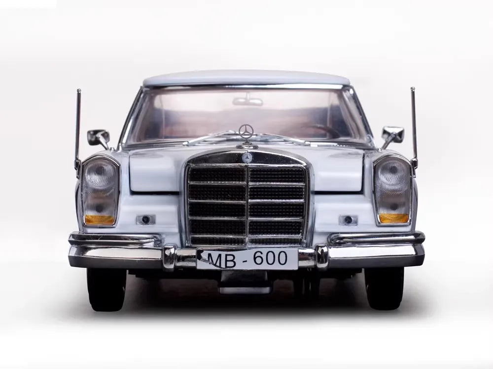 [SunStar] 1:18 Mercedes-Benz 1966 600 Pullman Limousine White Model Car Die-Cast