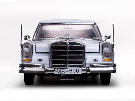 [SunStar] 1:18 Mercedes-Benz 1966 600 Pullman Limousine wit modelauto Die-Cast