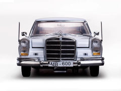 [SunStar] 1:18 Mercedes-Benz 1966 600 Pullman Limousine White Model Car Die-Cast