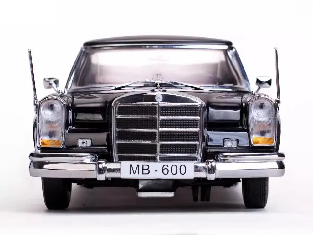 [SunStar] 1:18 Mercedes-Benz 1966 600 Pullman Limousine Black Model Car Die-Cast