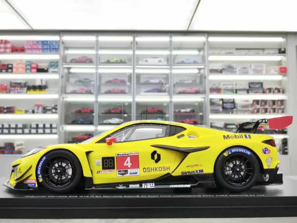 [TopSpeed] 1:18 Chevrolet 2024 Corvette GT3.R #4 modellino di auto resina / Closed Body