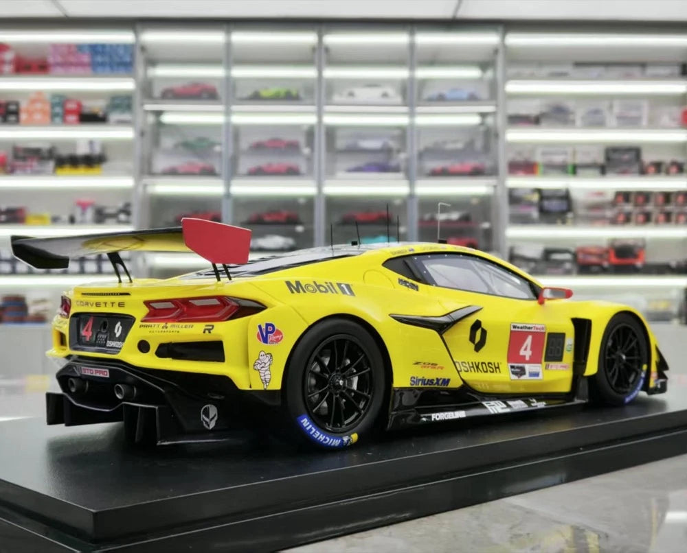 [TopSpeed] 1:18 Chevrolet 2024 Corvette GT3.R #4 modellino di auto resina / Closed Body