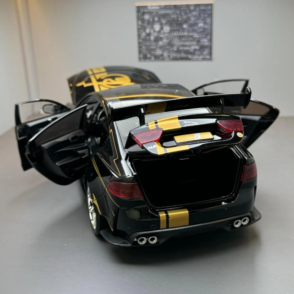 [TOY] 1:18 Jaguar 2017 XE SV Project 8 Model Car Die-Cast