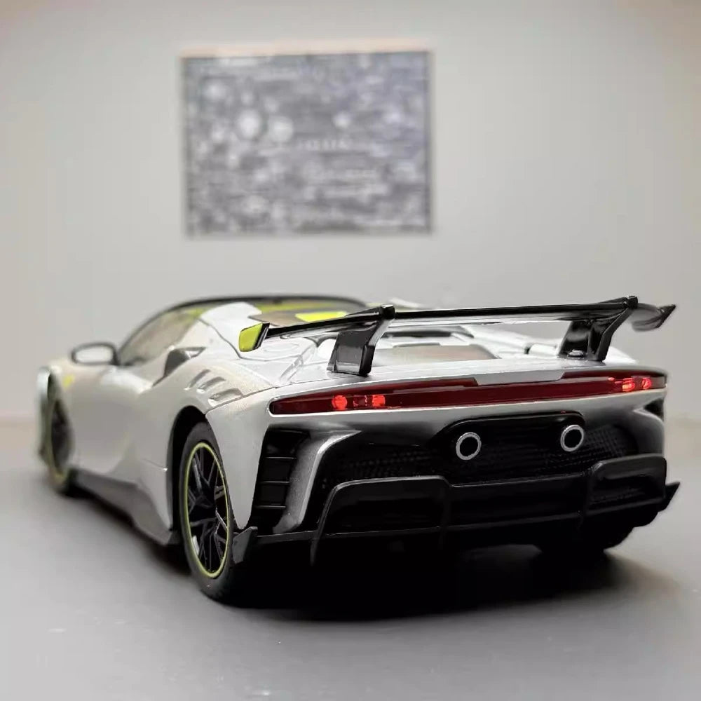 [TOY] 1:24 Ferrari 2023 SF90 XX Stradale Silver Model Car Die-Cast