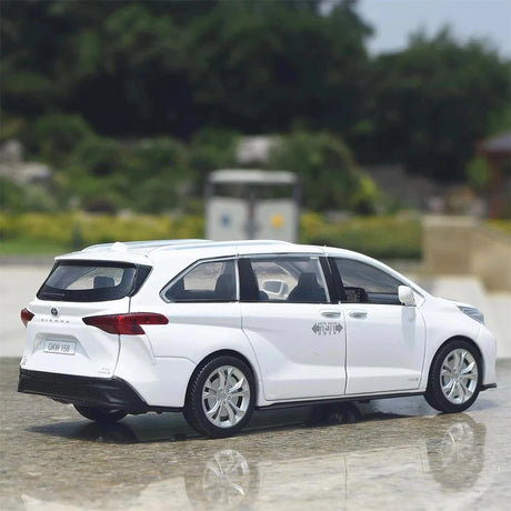 Toyota 2020 Sienna XL40 White 1:24 – model wyświetlacza odlewany z metalu