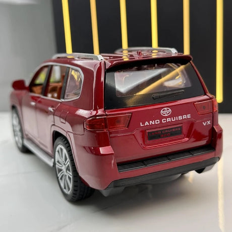 Toyota 2021 Land Cruiser LC300 Czerwony 1:24 – Model wyświetlacza odlewany z odlewu