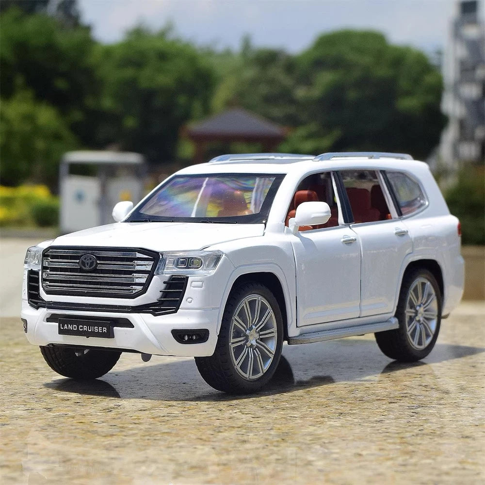 [TOY] 1:24 Toyota 2021 Land Cruiser LC300 White Model Car Die-Cast