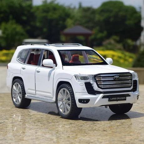 Toyota 2021 Land Cruiser LC300 White 1:24 – model wyświetlacza odlewany z metalu