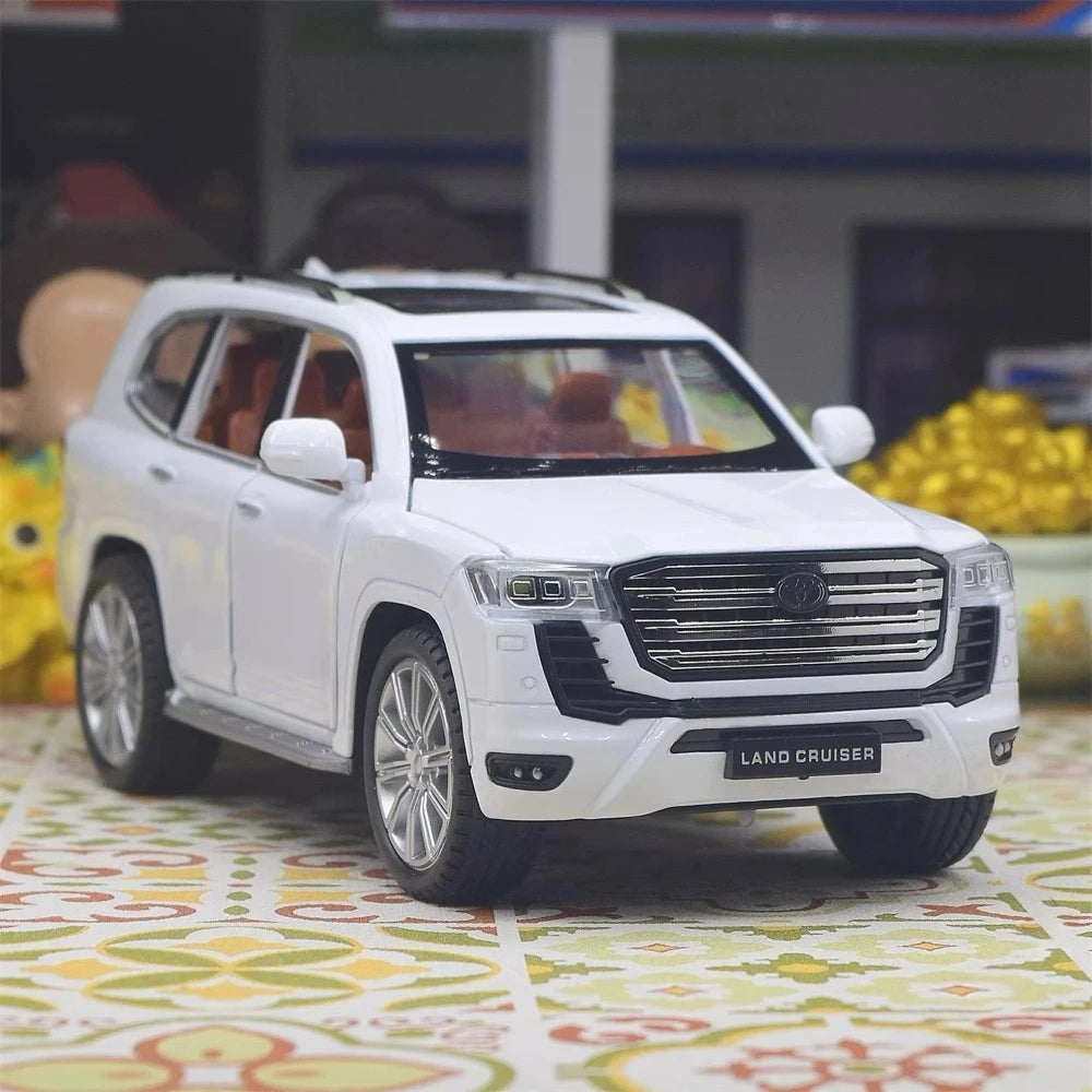 [TOY] 1:24 Toyota 2021 Land Cruiser LC300 White Model Car Die-Cast