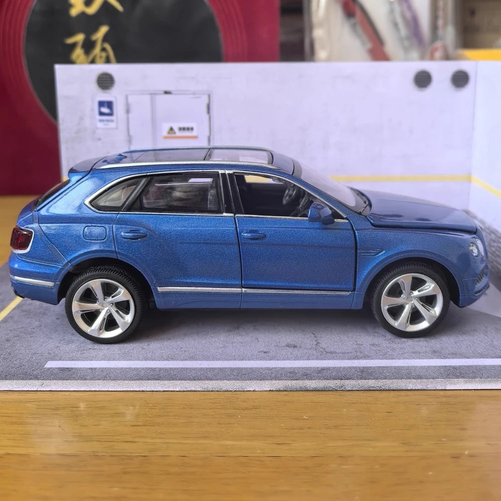 [TOY] 1:32 Bentley 2016 Bentayga Model Car Die-Cast