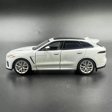 [TOY] 1:32 Jaguar 2017 F-PACE vit modellbil Die-Cast