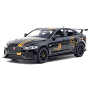 Jaguar 2017 XE SV Project 8 svart 1:32 – modellbil i gjuten metall för display