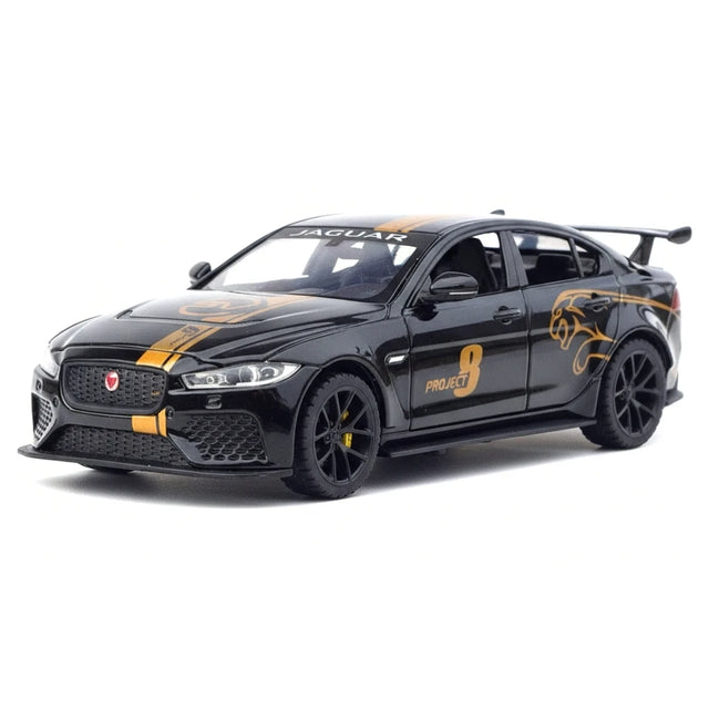 [TOY] 1:32 Jaguar 2017 XE SV Project 8 svart modellbil Die-Cast