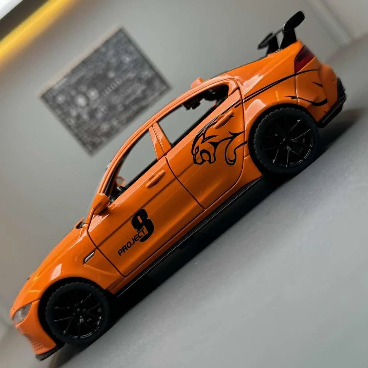 [TOY] 1:32 Jaguar 2017 XE SV Project 8 orange modellbil Die-Cast