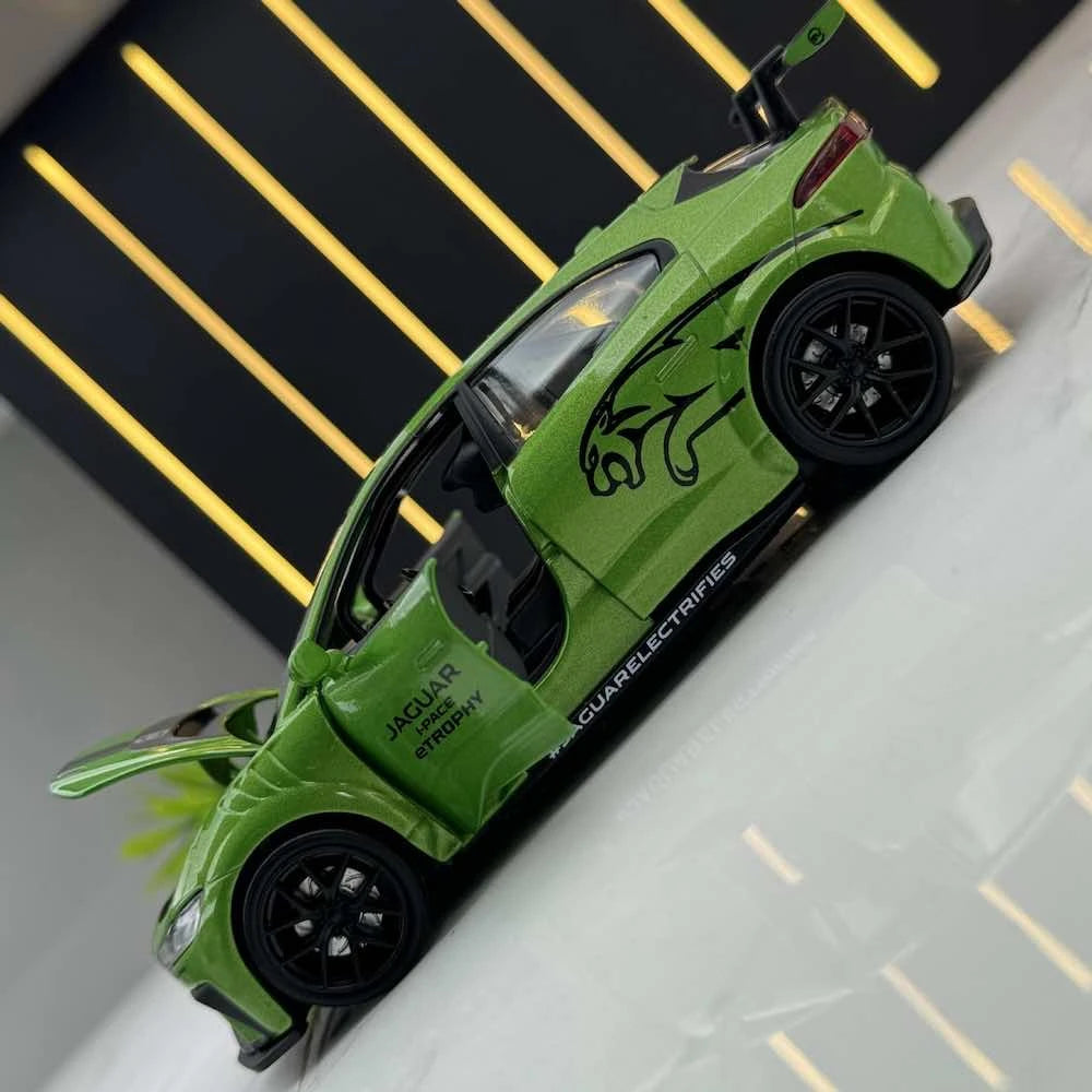 [TOY] 1:32 Jaguar 2018 I-Pace eTrophy Green Model Car Die-Cast