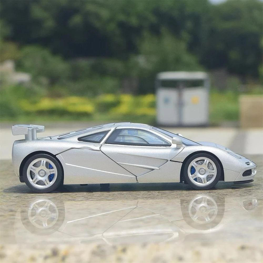 [TOY] 1:32 McLaren 1995 F1 XP5 Silver Model Car Die-Cast