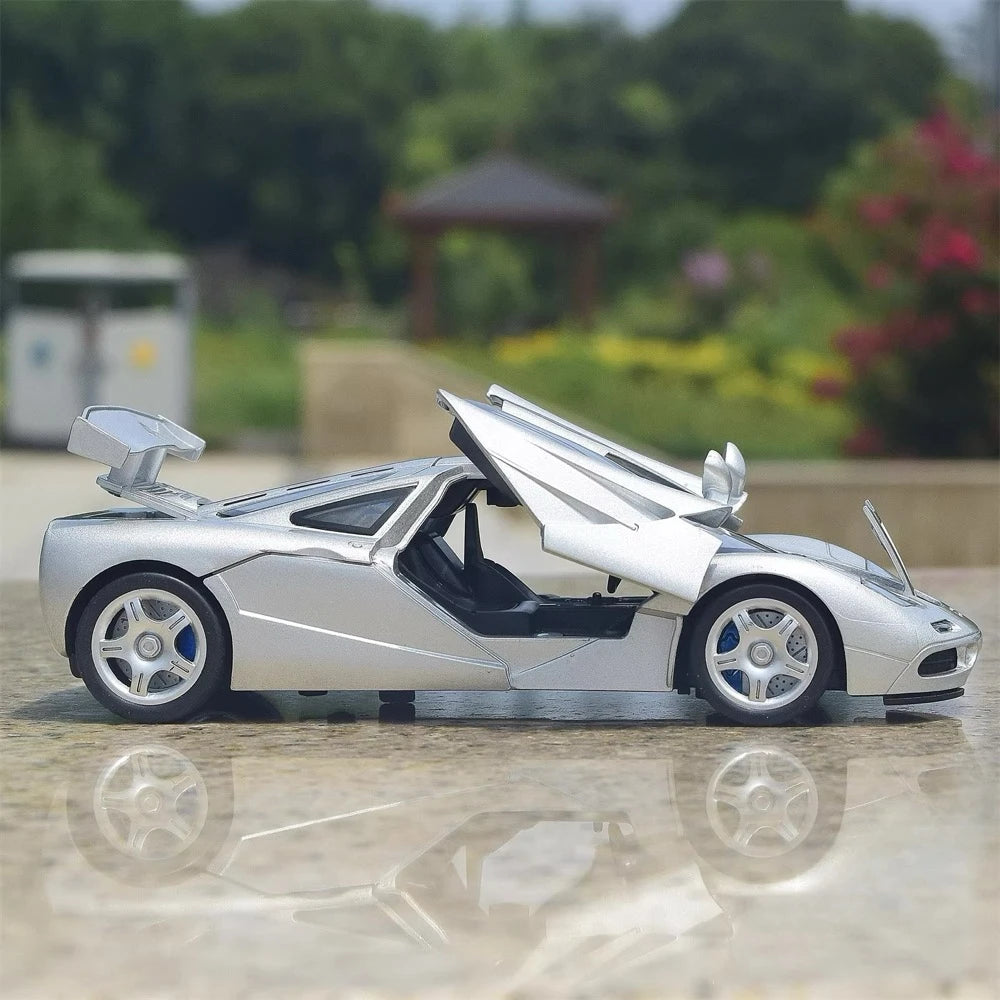 [TOY] 1:32 McLaren 1995 F1 XP5 Silver Model Car Die-Cast