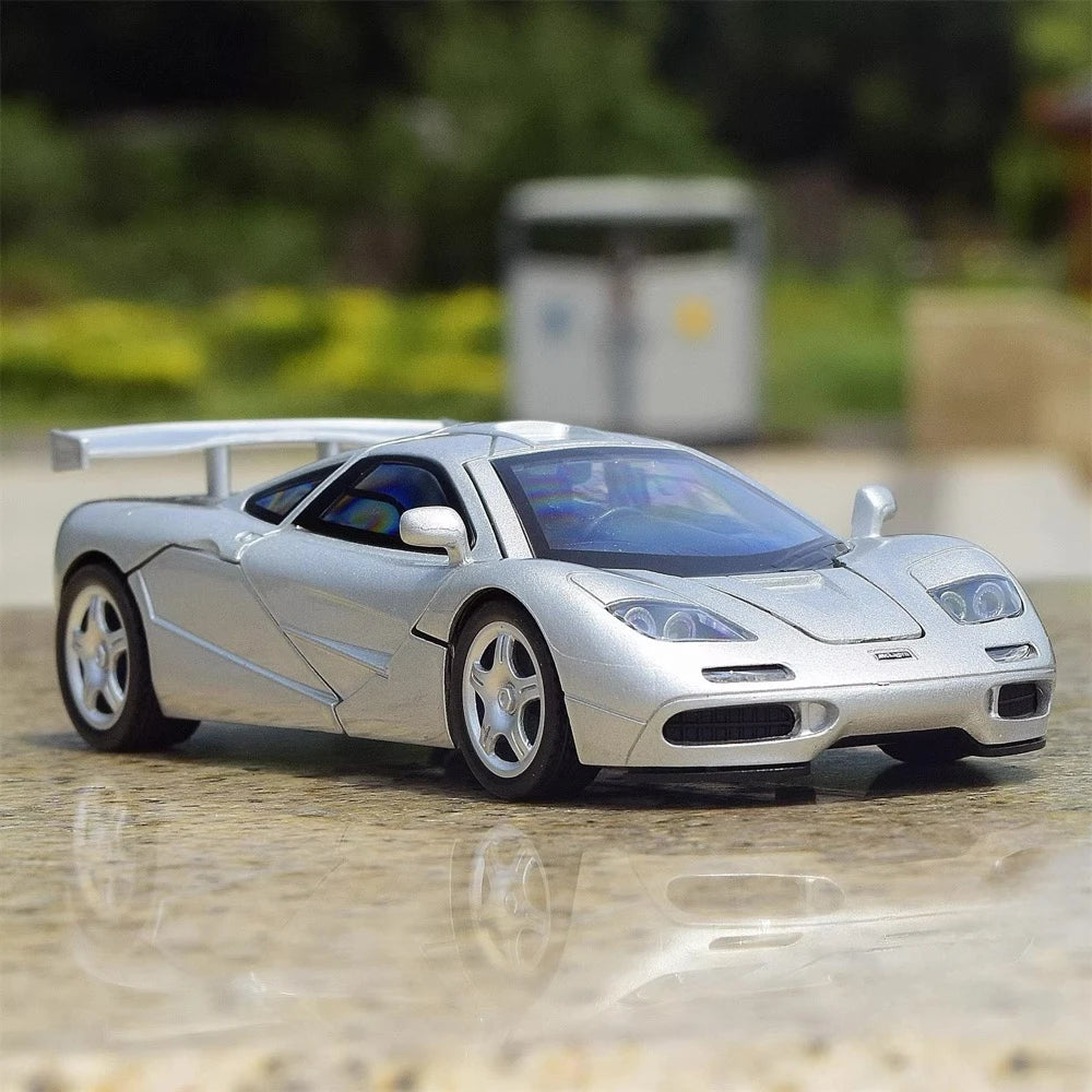 [TOY] 1:32 McLaren 1995 F1 XP5 Silver Model Car Die-Cast