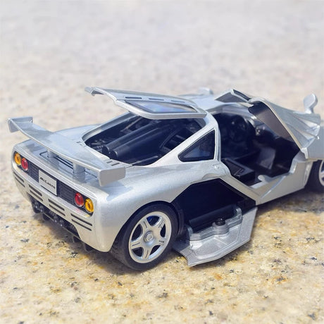 McLaren 1995 F1 XP5 Silver 1:32 – Diecast Display Model Die-Cast