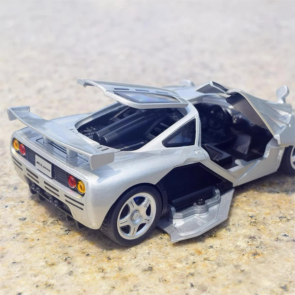 [TOY] 1:32 McLaren 1995 F1 XP5 Silver Model Car Die-Cast