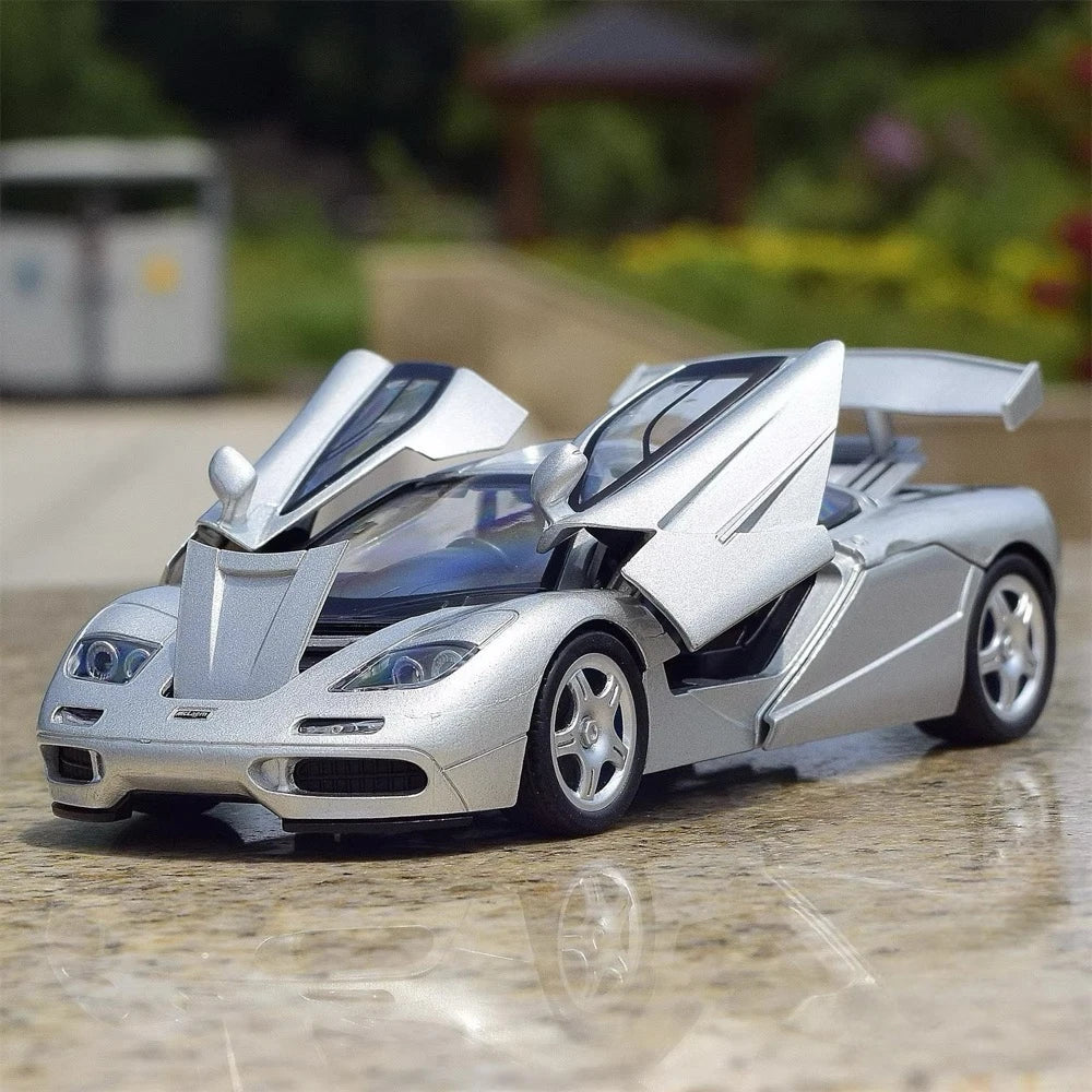 [TOY] 1:32 McLaren 1995 F1 XP5 Silver Model Car Die-Cast