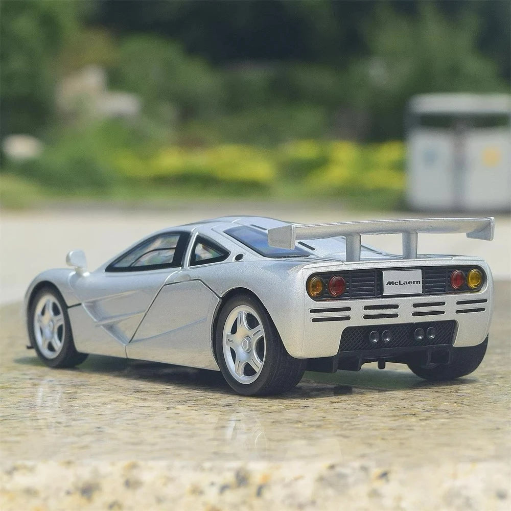 [TOY] 1:32 McLaren 1995 F1 XP5 Silver Model Car Die-Cast