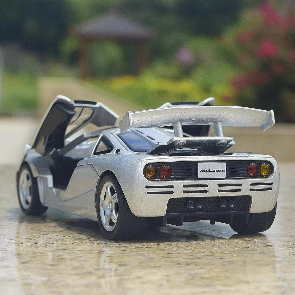 [TOY] 1:32 McLaren 1995 F1 XP5 Silver Model Car Die-Cast