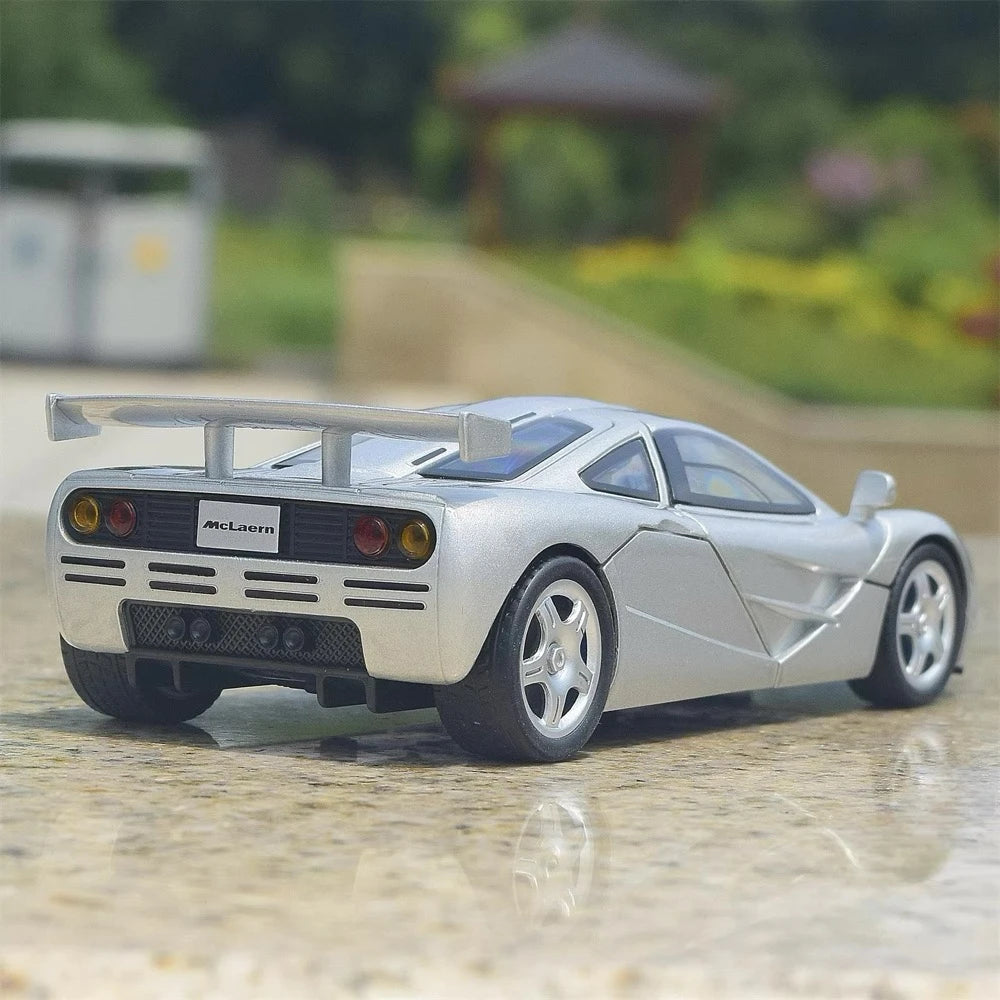 [TOY] 1:32 McLaren 1995 F1 XP5 Silver Model Car Die-Cast