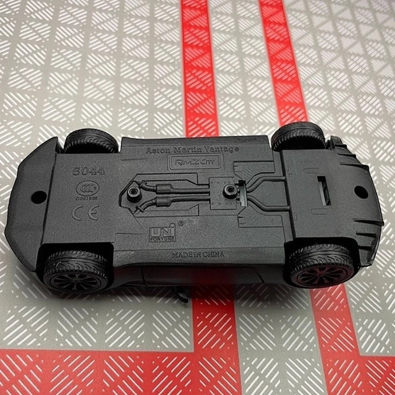 [TOY] 1:36 Aston Martin 2018 Vantage Black Model Car Die-Cast