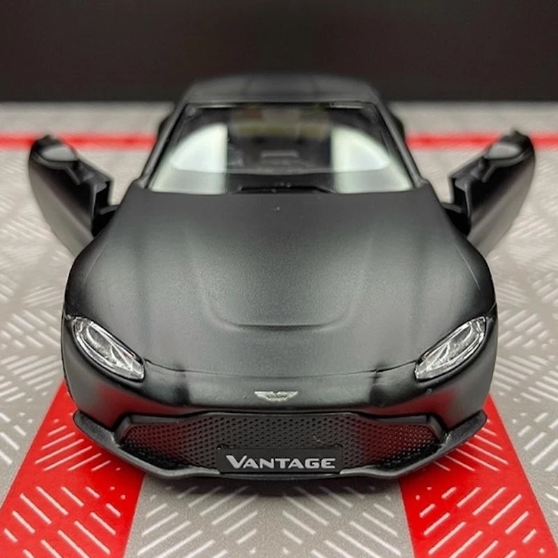[TOY] 1:36 Aston Martin 2018 Vantage Black Model Car Die-Cast