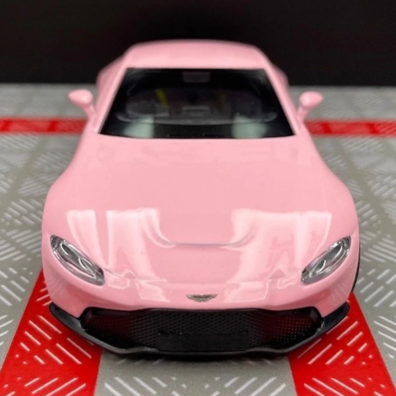 [TOY] 1:36 Aston Martin 2018 Vantage Pink Model Car Die-Cast