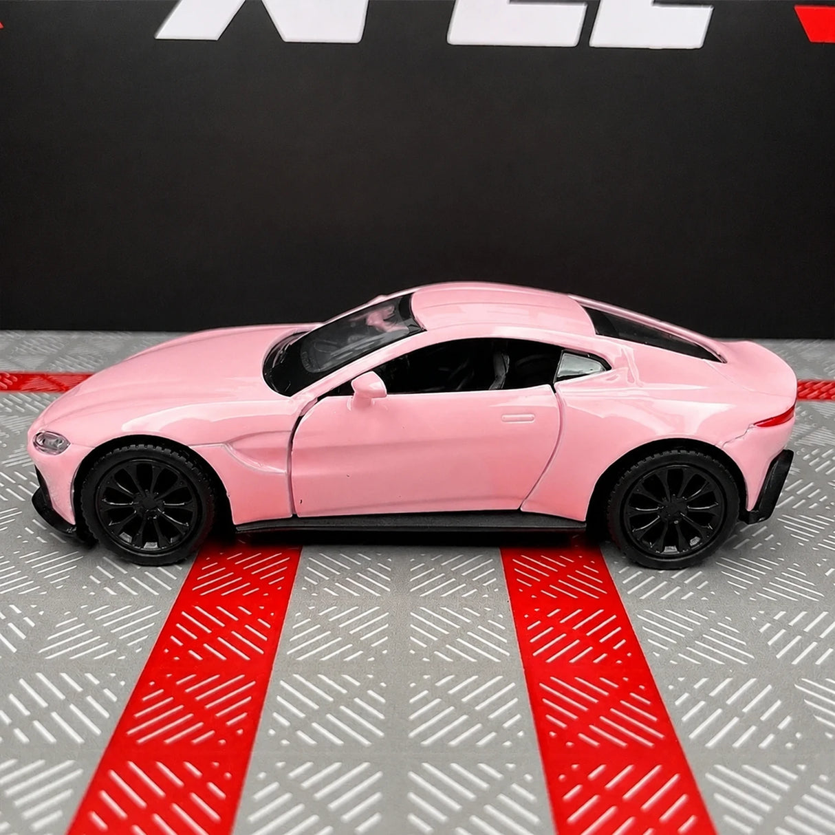Aston Martin 2018 Vantage Pink 1:36 – Modelo de exhibición de fundición a presión