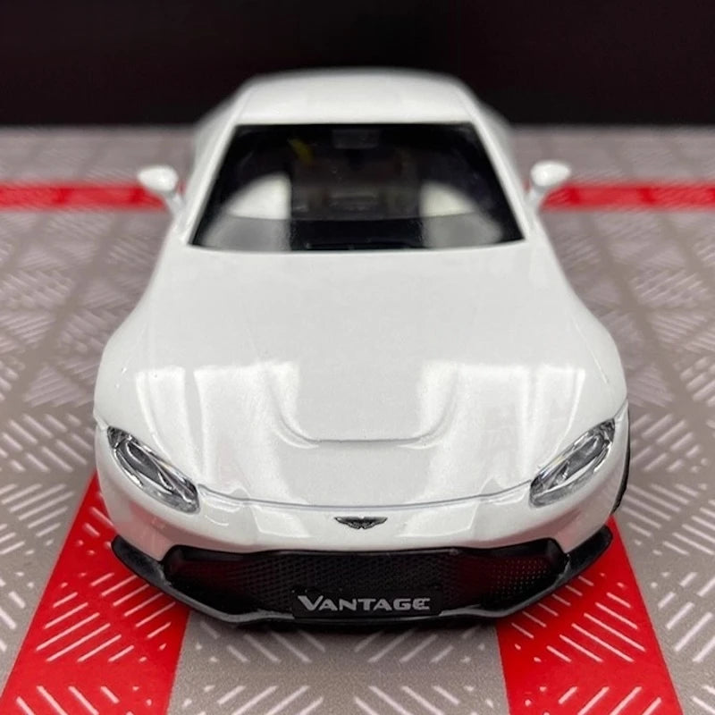 [TOY] 1:36 Aston Martin 2018 Vantage White Model Car Die-Cast