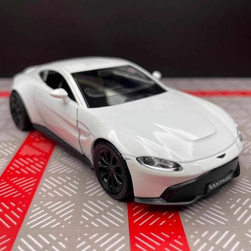 [TOY] 1:36 Aston Martin 2018 Vantage White Model Car Die-Cast