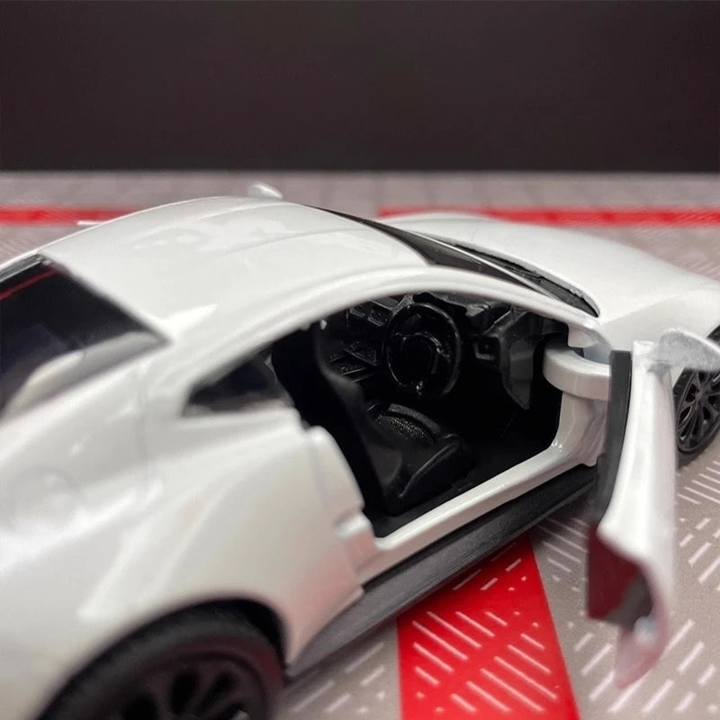 [TOY] 1:36 Aston Martin 2018 Vantage White Model Car Die-Cast