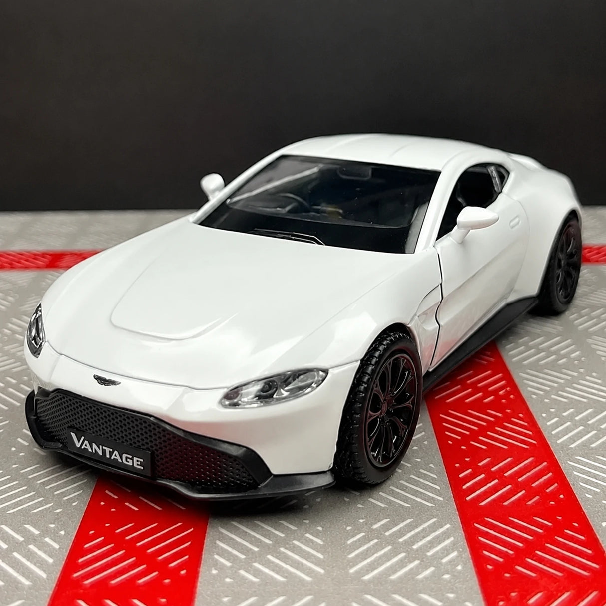 Aston Martin 2018 Vantage White 1:36 – Modelo de exhibición de fundición a presión
