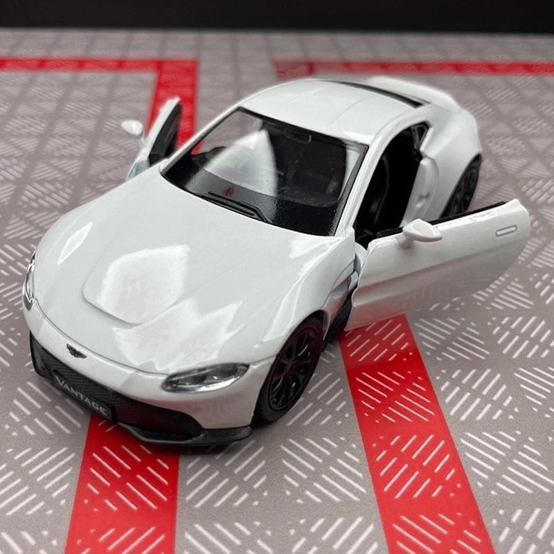 [TOY] 1:36 Aston Martin 2018 Vantage White Model Car Die-Cast
