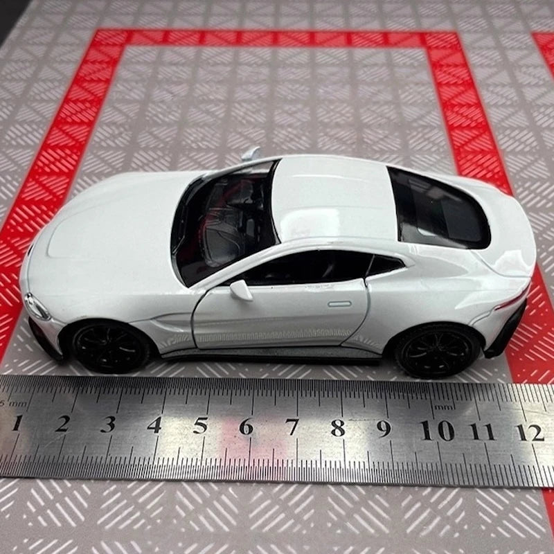 [TOY] 1:36 Aston Martin 2018 Vantage White Model Car Die-Cast